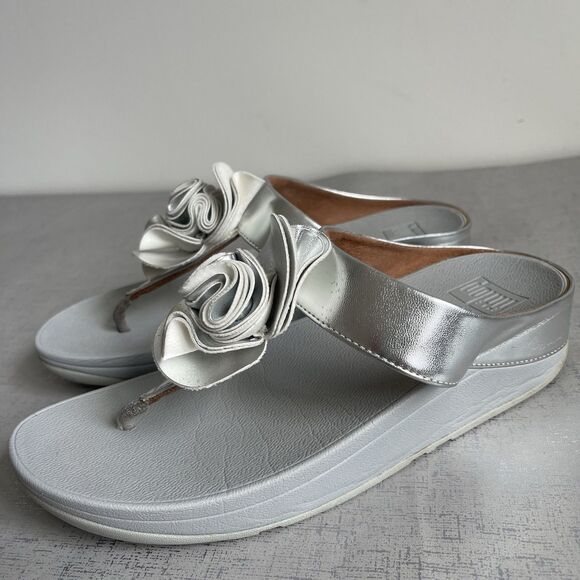 FitFlop Women's Lulu Florrie Leather Toe-Post Sandal Size 9 Silver - Picture 1 of 13